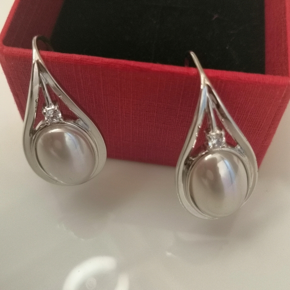 Jewelry - Sterling Silver Pearl Earrings